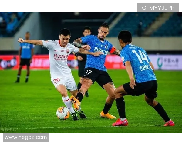 武汉足球队与南京足球队赛后分析:力量对抗与战术较量的深度探讨 武汉足球队与南京足球队赛后分析:力量对抗与战术较量的深度探讨