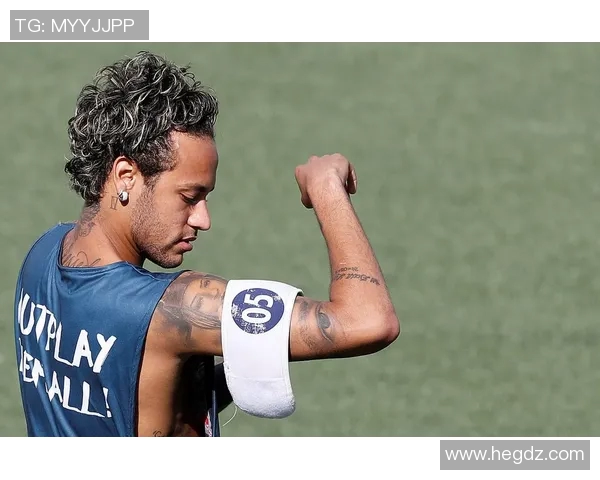 内马尔足球明星魅力瞬间大揭秘,尽显球场风采与个人魅力 内马尔足球明星魅力瞬间大揭秘,尽显球场风采与个人魅力