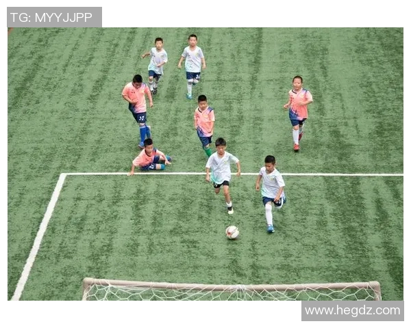 双脚均衡的足球明星如何在赛场上展现独特魅力与技术优势 双脚均衡的足球明星如何在赛场上展现独特魅力与技术优势