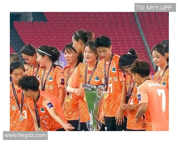 武汉足球队以83分稳居冠军赛积分榜首位，争冠形势一片大好